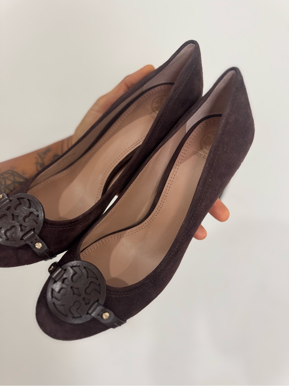 Tory Burch Dark Brown Suede Logo Heel Pumps - Picture 11 of 11
